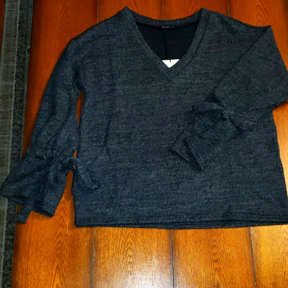 Ladies NWY soft sweater
